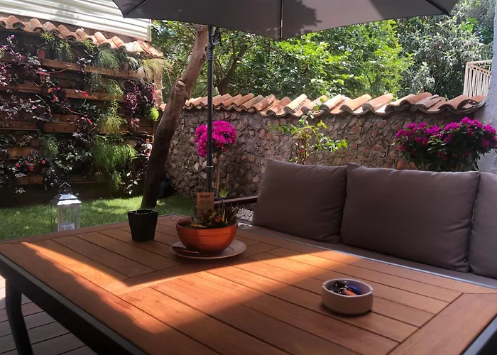 Villa Kaleici Muestakil Bahceli Muethis Ev Antalia