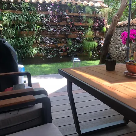 Vilă Kaleici Muestakil Bahceli Muethis Ev *
