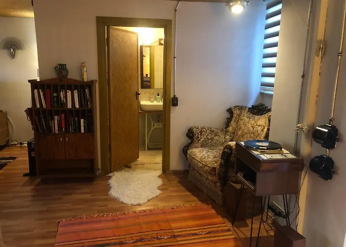 Kaleici Muestakil Bahceli Muethis Ev